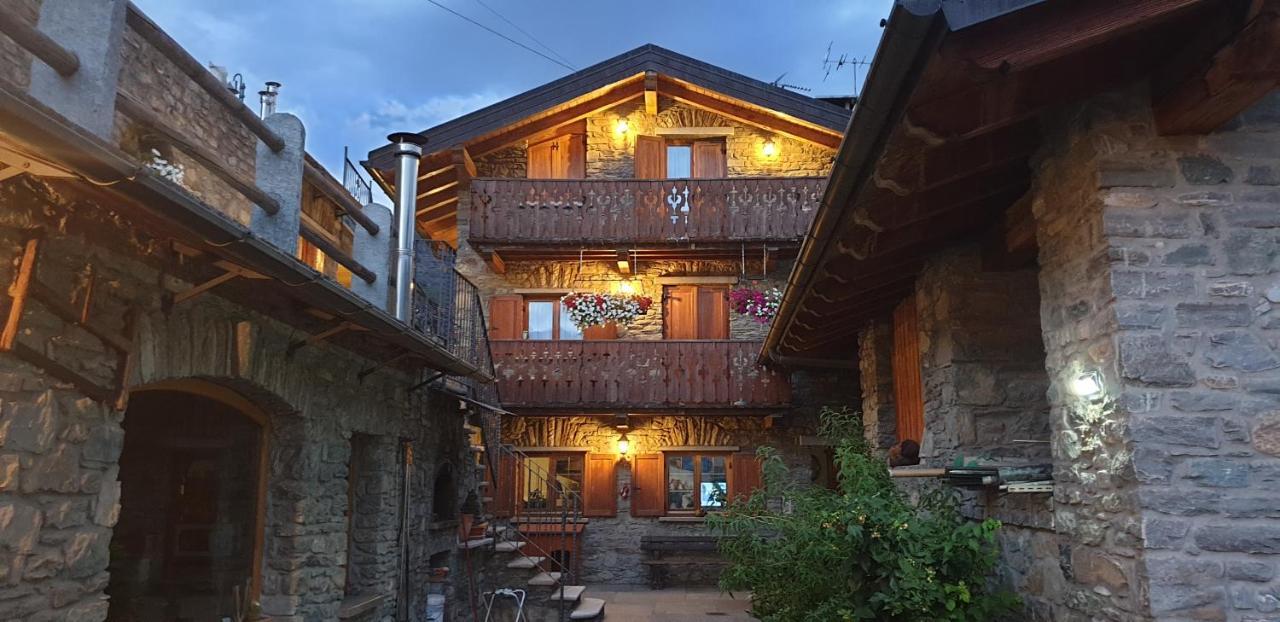Suite Del Villaggio Sarre Dış mekan fotoğraf